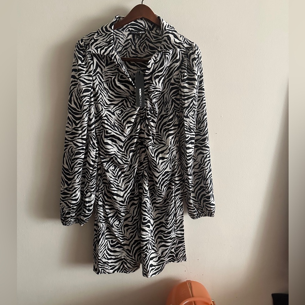 FASHION NOVA Zebra Collared Mini Dress SIZE MEDIUM Animal Short Mini Button Long
